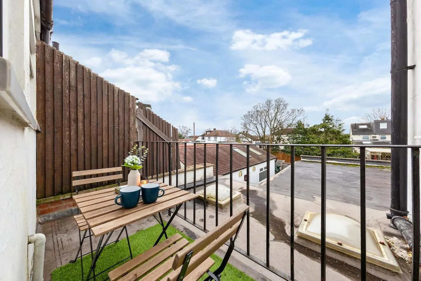Powder Mill Retreat - 2Br Modern Flat For 4 Apartment Hanworth  United Kingdom