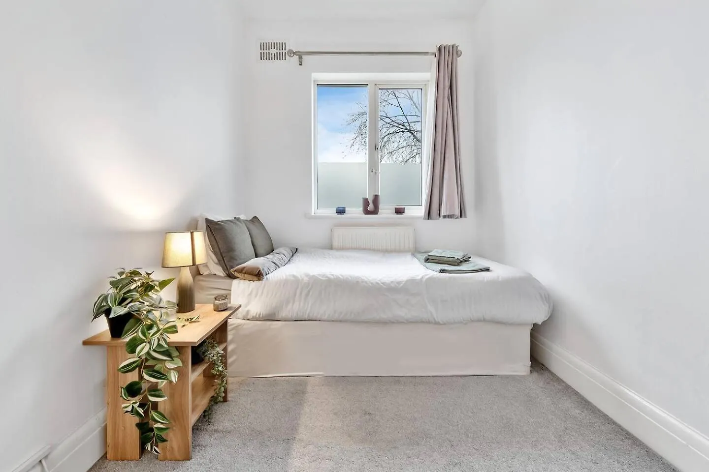 Powder Mill Retreat - 2Br Modern Flat For 4 Apartment Hanworth