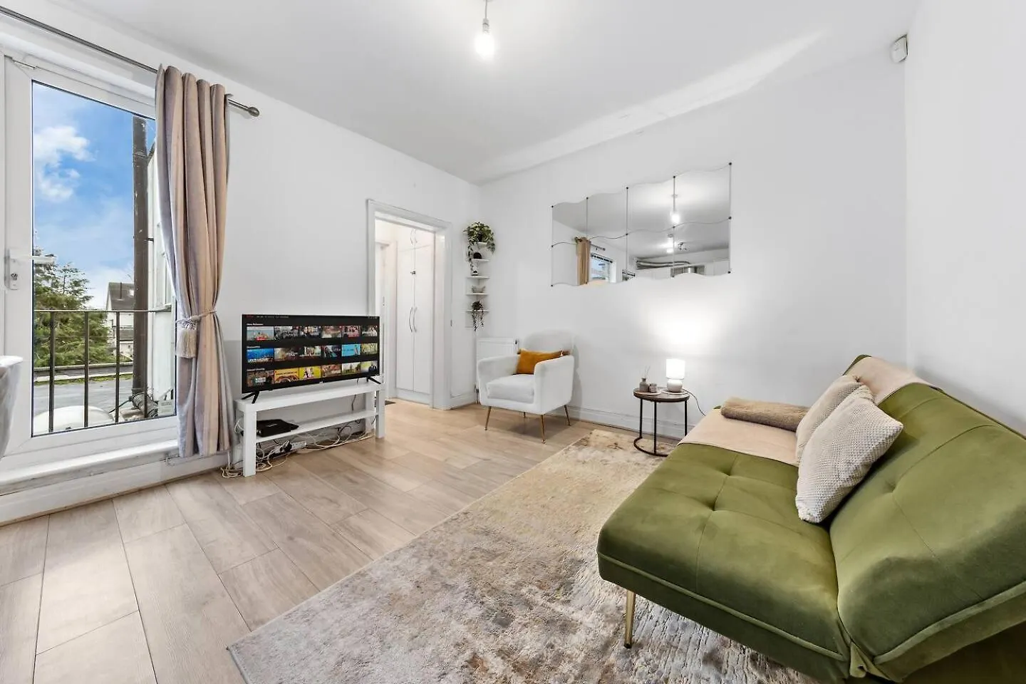 Powder Mill Retreat - 2Br Modern Flat For 4 Apartment Hanworth  0*, Hanworth (Berkshire) United Kingdom