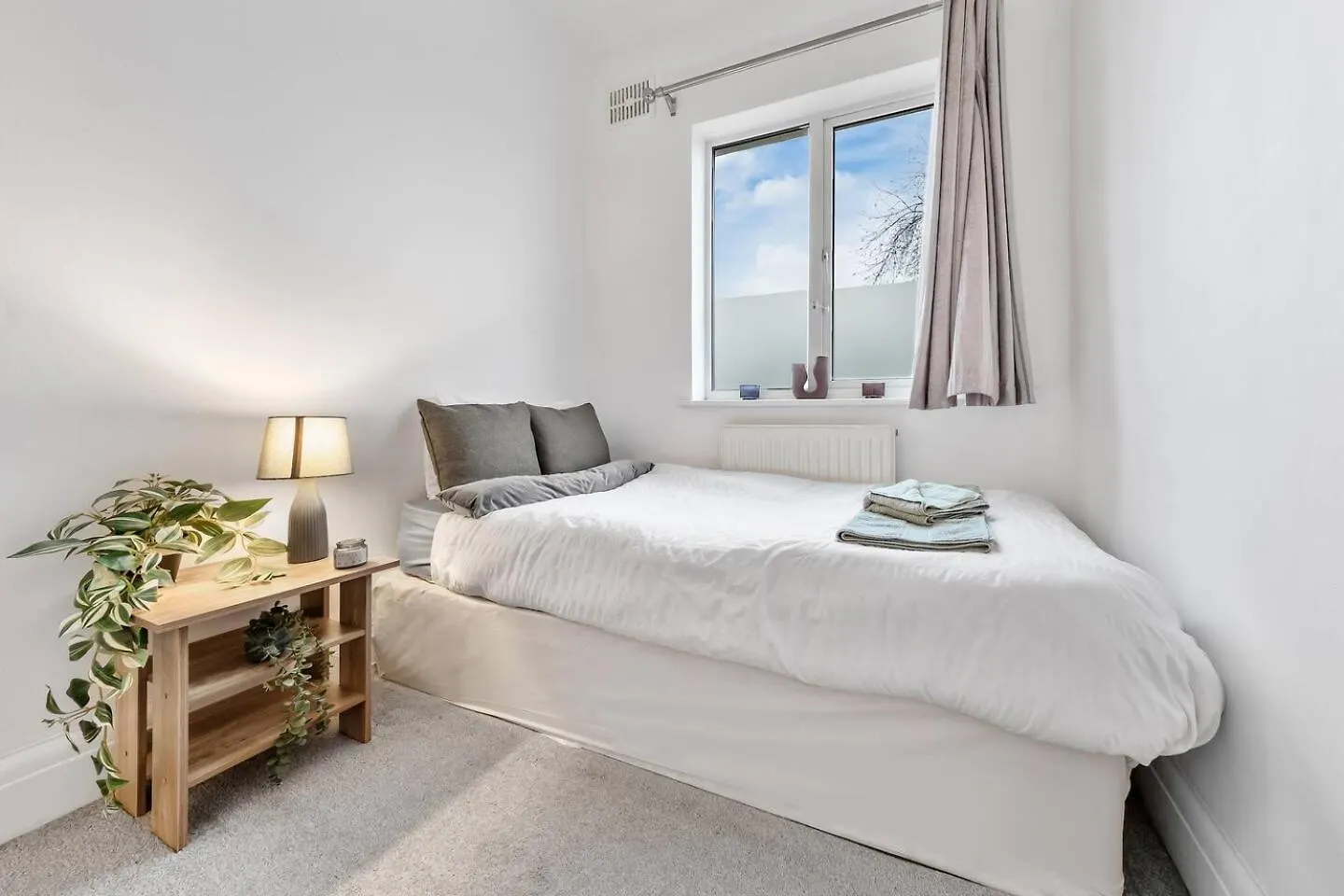 Powder Mill Retreat - 2Br Modern Flat For 4 Apartment Hanworth