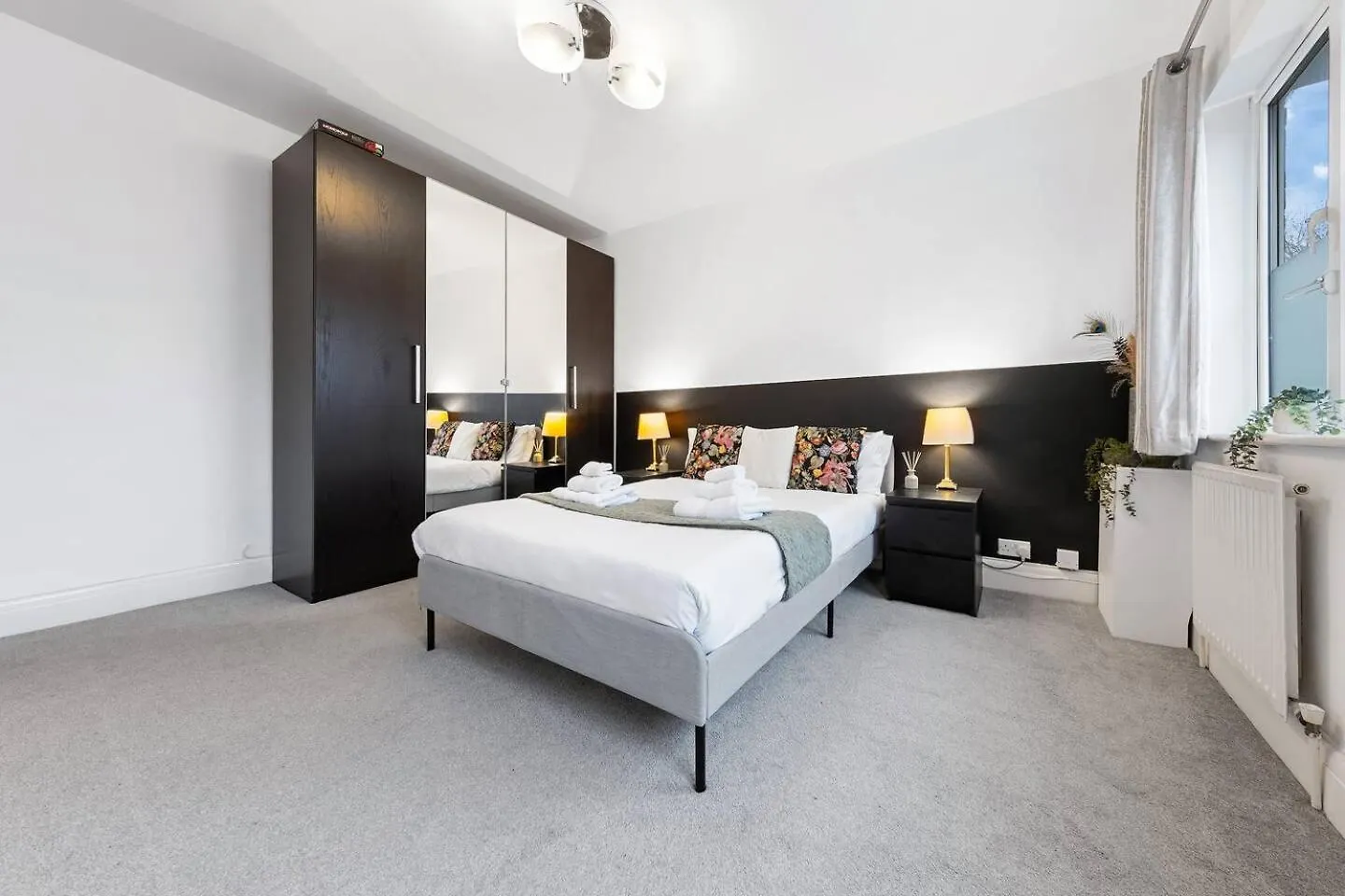 Powder Mill Retreat - 2Br Modern Flat For 4 Apartment Hanworth  United Kingdom