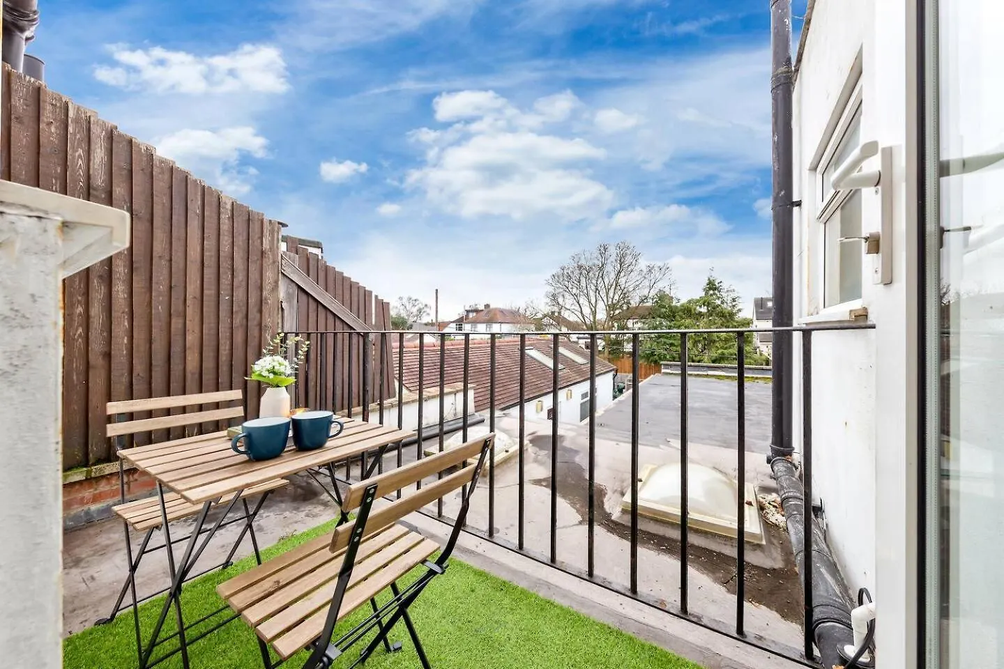 Powder Mill Retreat - 2Br Modern Flat For 4 Apartment Hanworth  United Kingdom